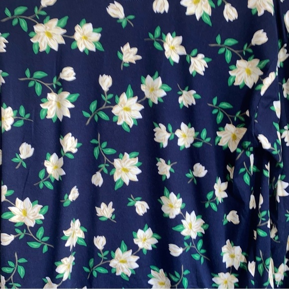 Draper James Natalie Sweatshirt in Magnolia - Picture 3 of 6